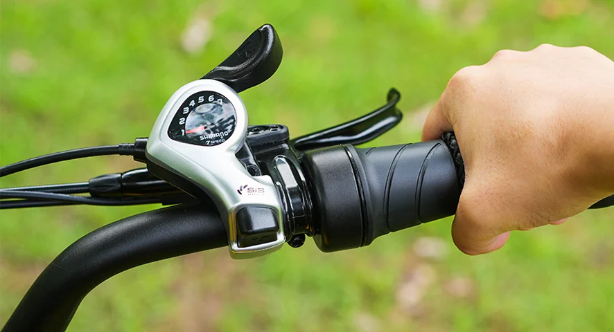 Choosing the Right Control: Comparing Thumb Throttle vs. Twist Throttle on E-bikes